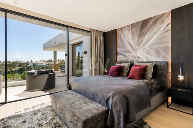 Front -Line Golf Villa with Sea Views, luxury Amenities in a Prime Location