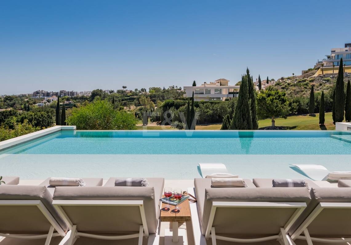 Front -Line Golf Villa avec vue sur la mer, équipements de luxe dans un emplacement privilégié