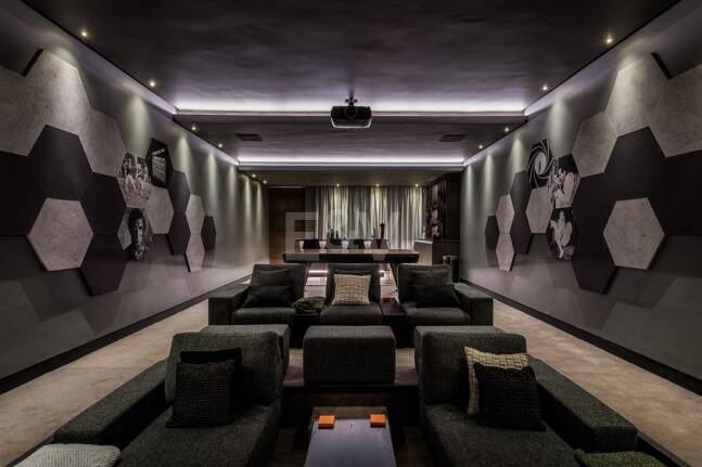 Front -Line Golf Villa with Sea Views, luxury Amenities in a Prime Location