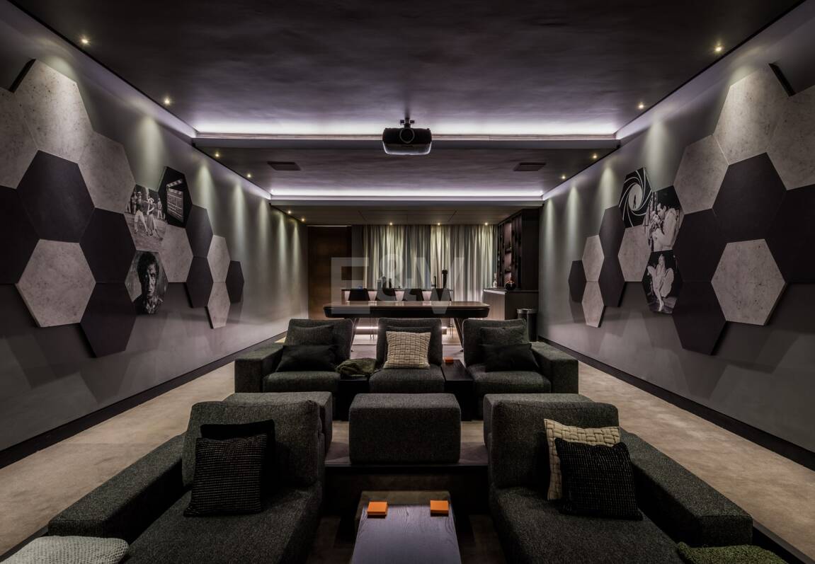 Front -Line Golf Villa with Sea Views, luxury Amenities in a Prime Location