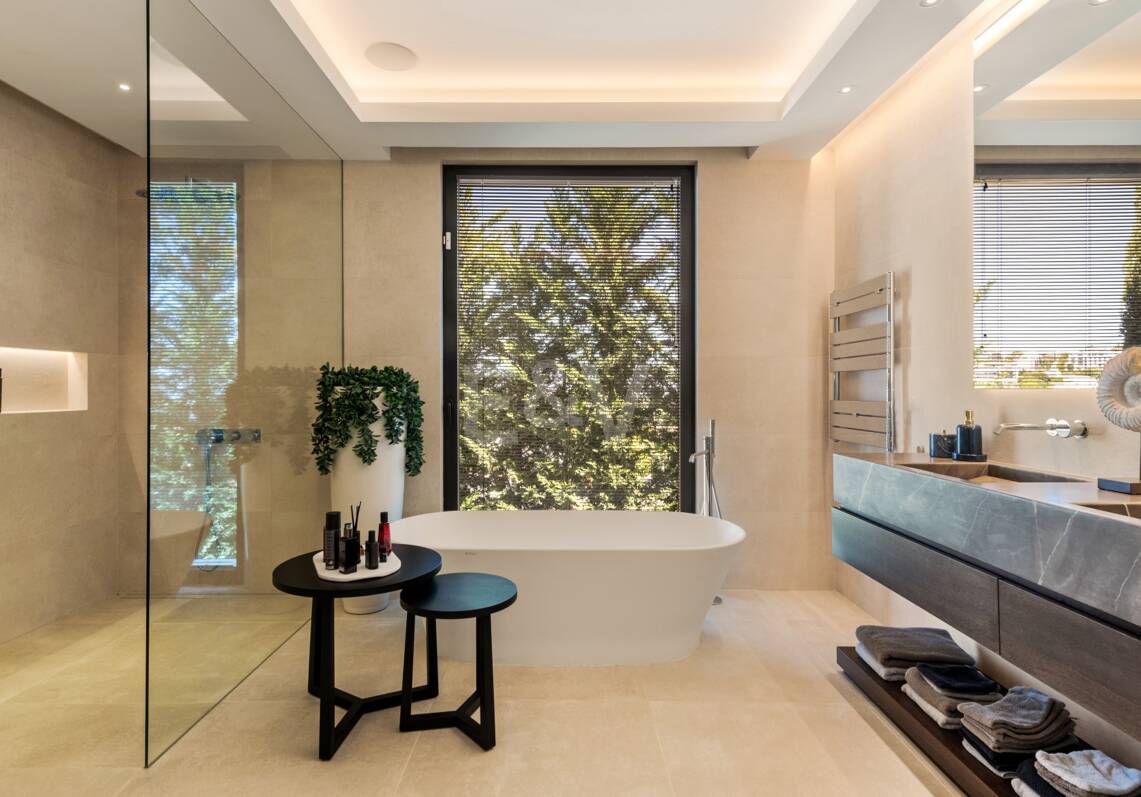 Front -Line Golf Villa avec vue sur la mer, équipements de luxe dans un emplacement privilégié