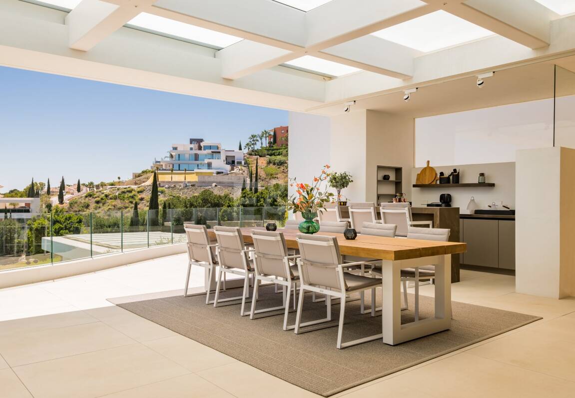 Front -Line Golf Villa with Sea Views, luxury Amenities in a Prime Location