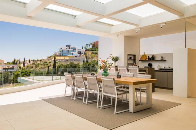 Front -Line Golf Villa with Sea Views, luxury Amenities in a Prime Location