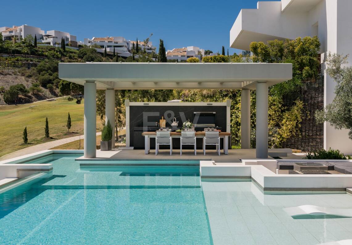 Front -Line Golf Villa avec vue sur la mer, équipements de luxe dans un emplacement privilégié
