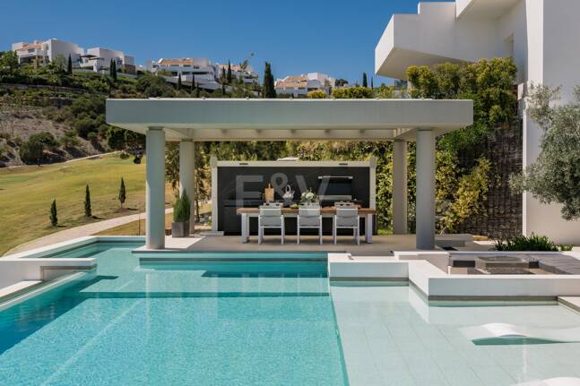 Front -Line Golf Villa with Sea Views, luxury Amenities in a Prime Location