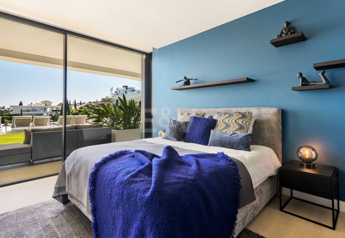 Front -Line Golf Villa with Sea Views, luxury Amenities in a Prime Location