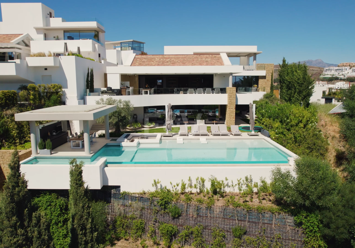 Front -Line Golf Villa avec vue sur la mer, équipements de luxe dans un emplacement privilégié