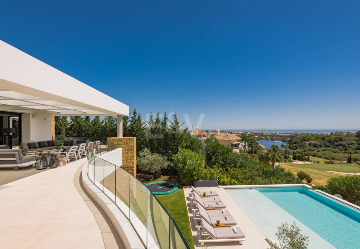 Front -Line Golf Villa with Sea Views, luxury Amenities in a Prime Location