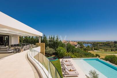 Front -Line Golf Villa with Sea Views, luxury Amenities in a Prime Location