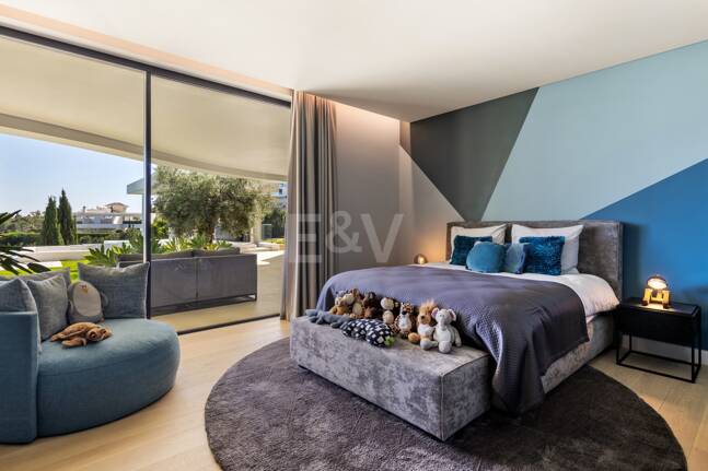 Front -Line Golf Villa with Sea Views, luxury Amenities in a Prime Location