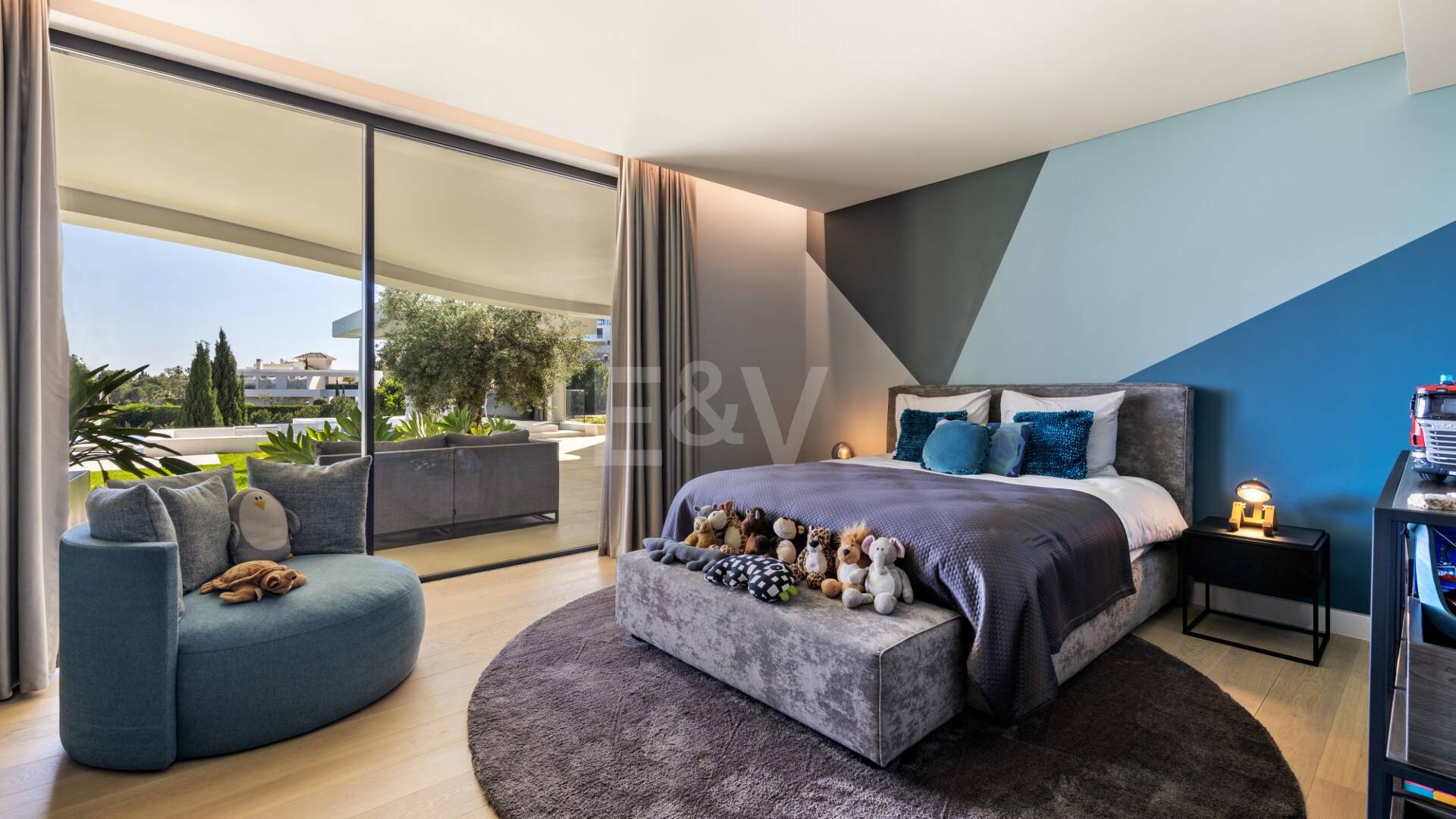 Front -Line Golf Villa with Sea Views, luxury Amenities in a Prime Location