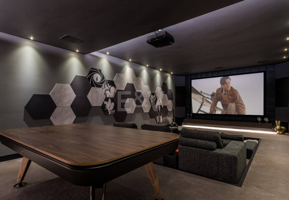 Front -Line Golf Villa with Sea Views, luxury Amenities in a Prime Location