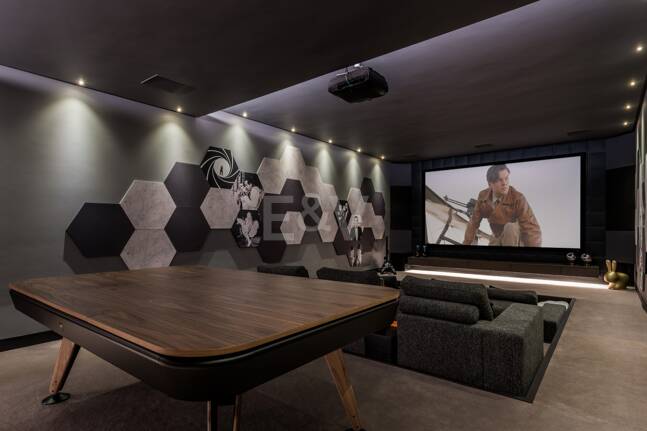 Front -Line Golf Villa with Sea Views, luxury Amenities in a Prime Location