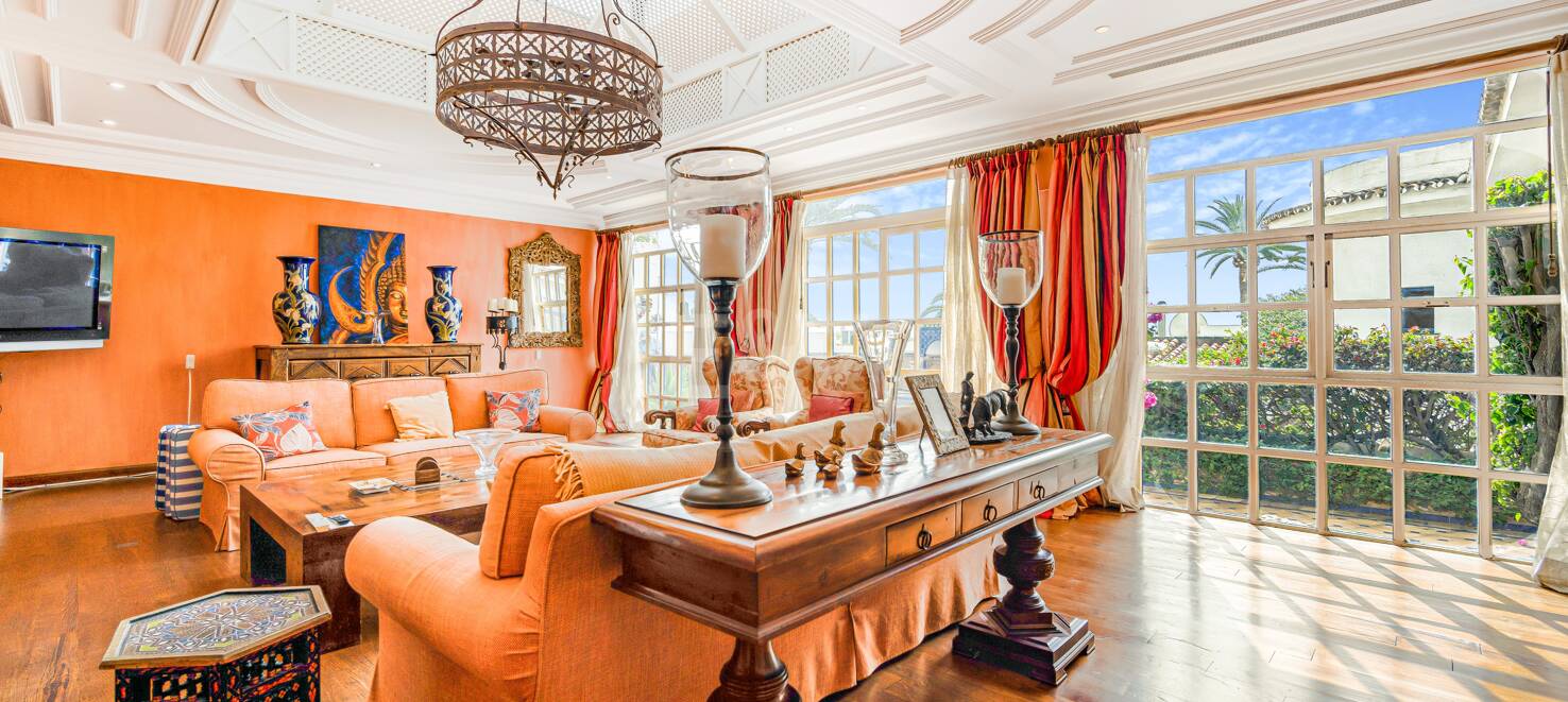 Atemberaubende Strandvilla in der besten Lage von Oasis Club