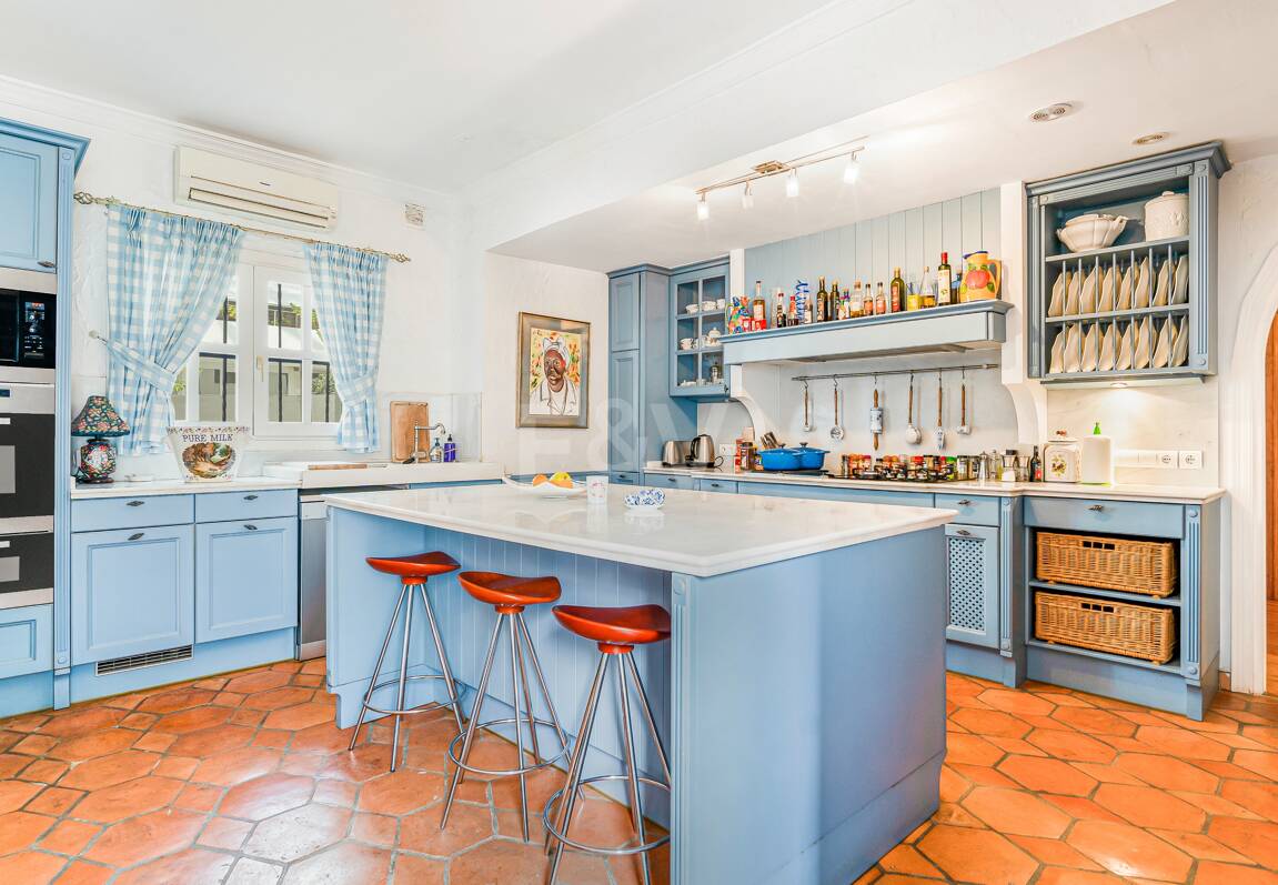 Atemberaubende Strandvilla in der besten Lage von Oasis Club