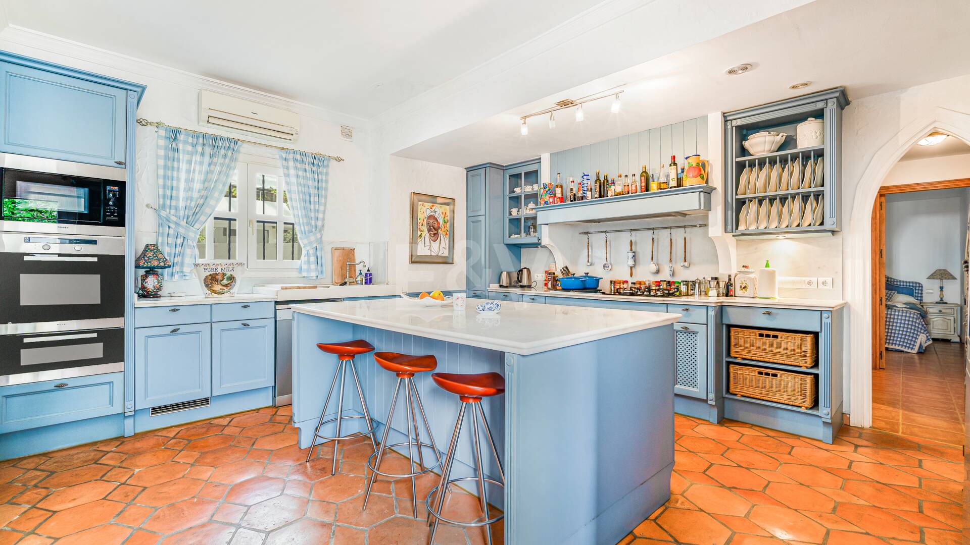 Atemberaubende Strandvilla in der besten Lage von Oasis Club