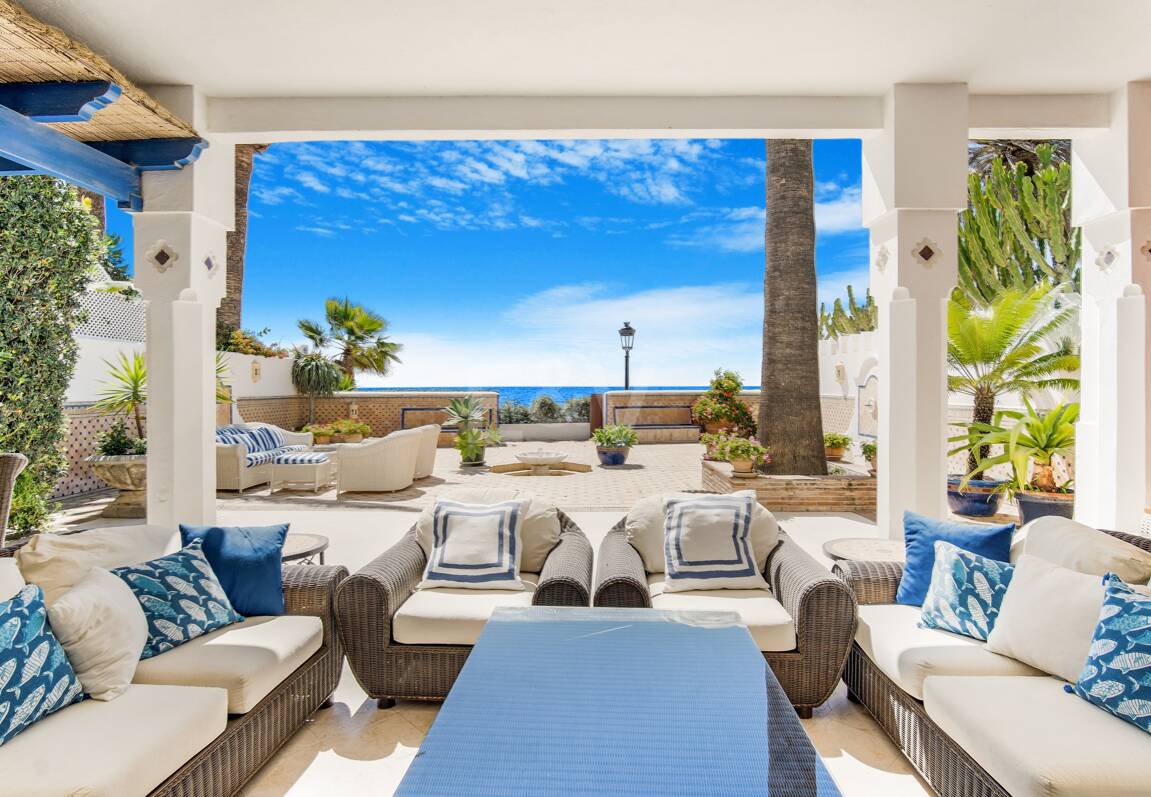 Atemberaubende Strandvilla in der besten Lage von Oasis Club