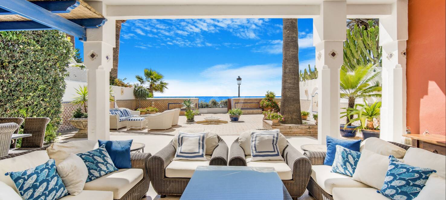 Atemberaubende Strandvilla in der besten Lage von Oasis Club
