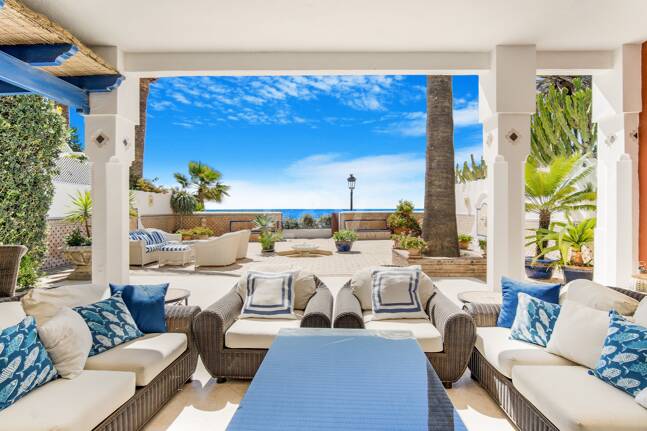 Atemberaubende Strandvilla in der besten Lage von Oasis Club