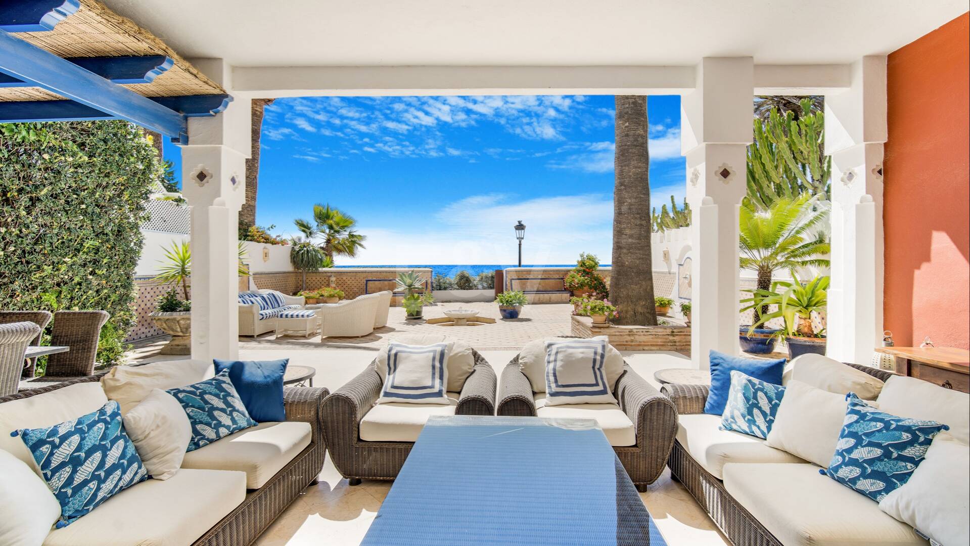 Atemberaubende Strandvilla in der besten Lage von Oasis Club