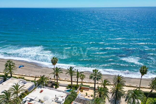 Atemberaubende Strandvilla in der besten Lage von Oasis Club