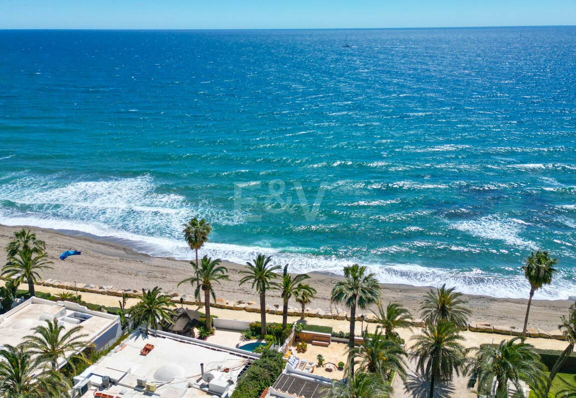 Atemberaubende Strandvilla in der besten Lage von Oasis Club
