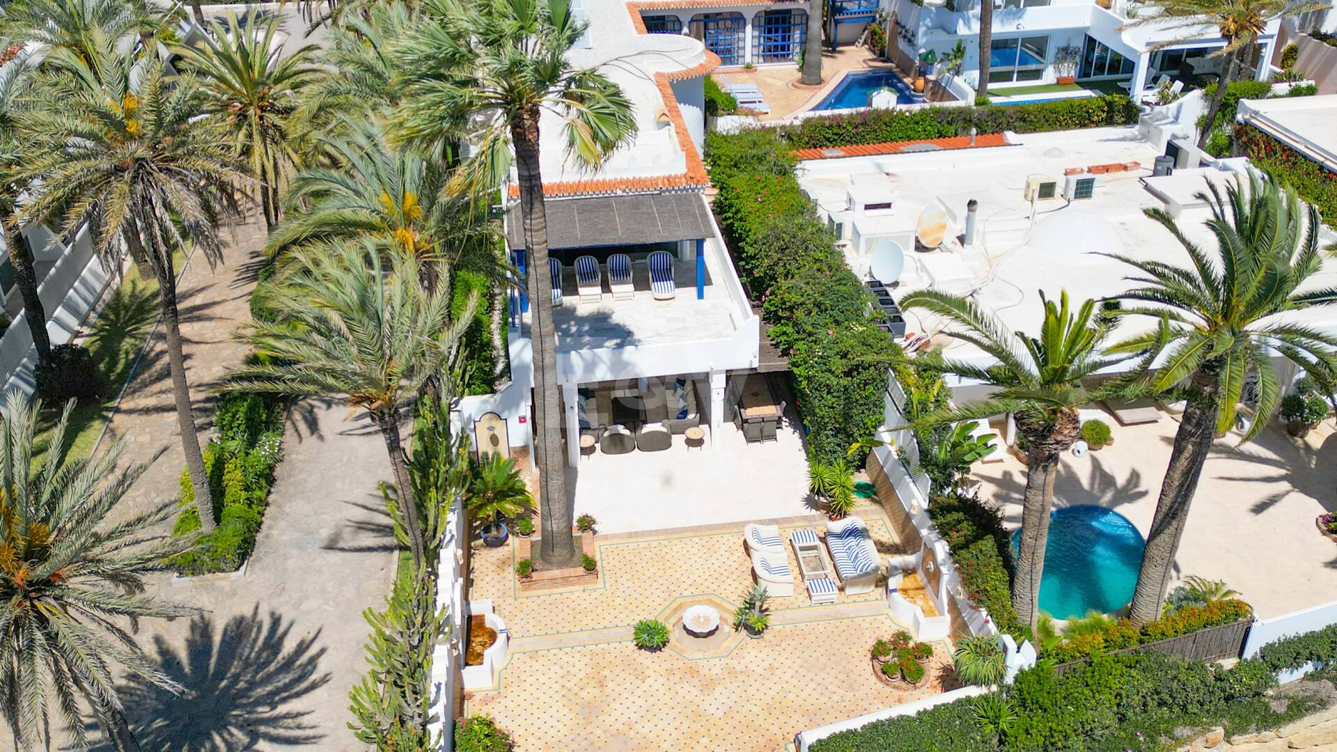 Impresionante Villa en primera línea de playa en la mejor ubicación de Oasis Club