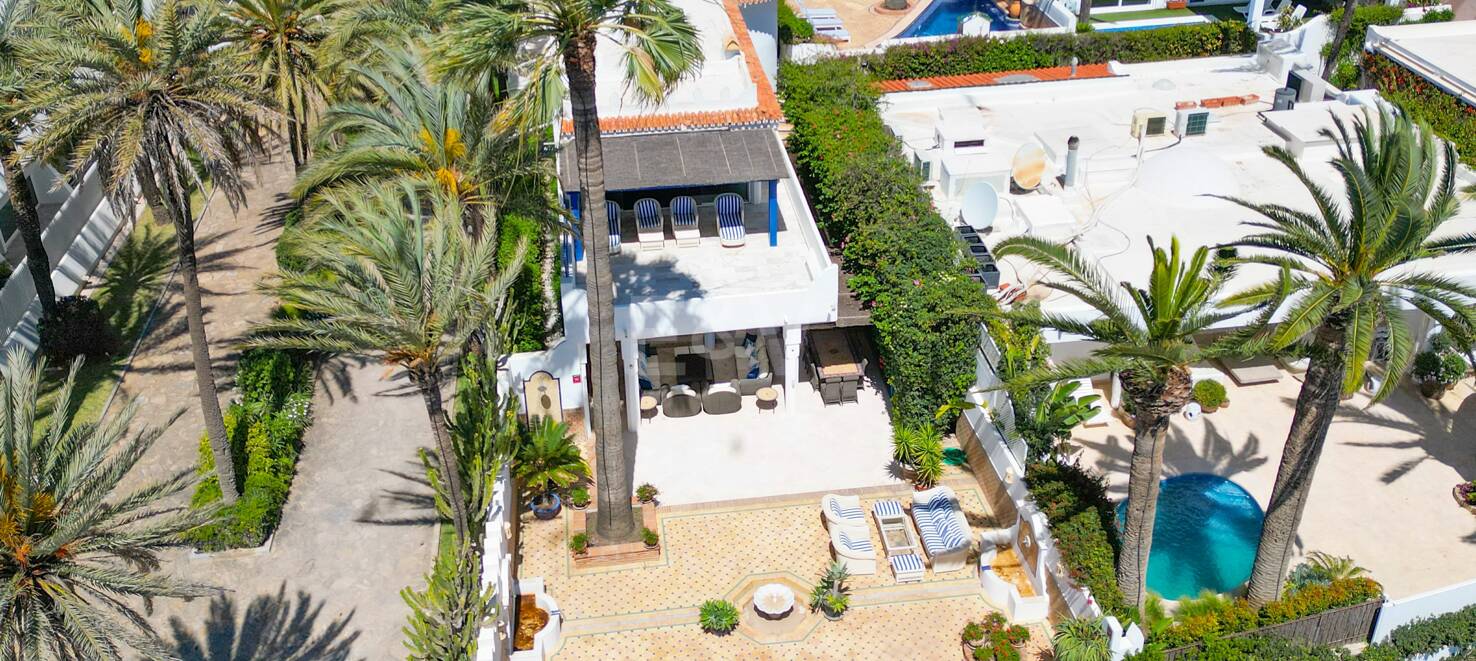 Atemberaubende Strandvilla in der besten Lage von Oasis Club