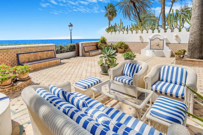 Atemberaubende Strandvilla in der besten Lage von Oasis Club