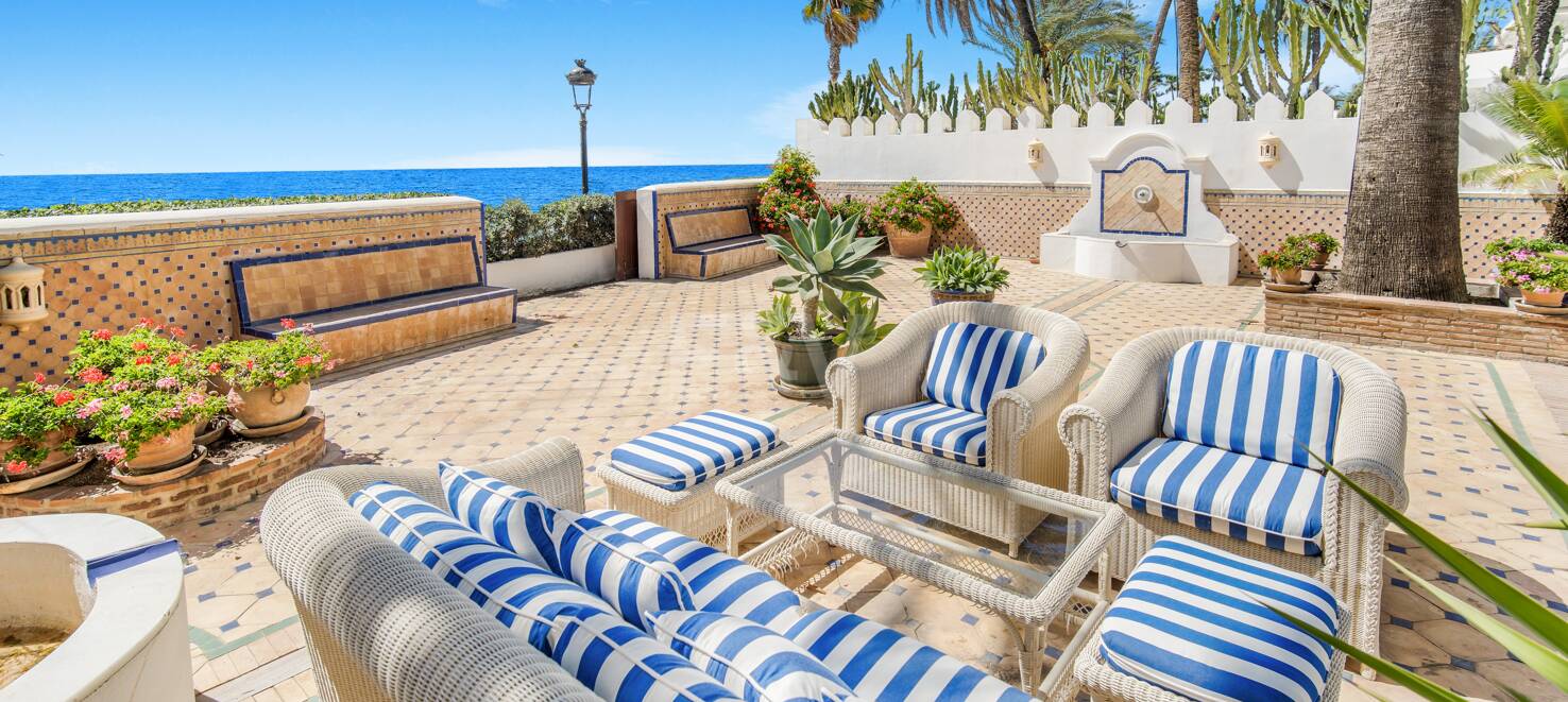 Atemberaubende Strandvilla in der besten Lage von Oasis Club
