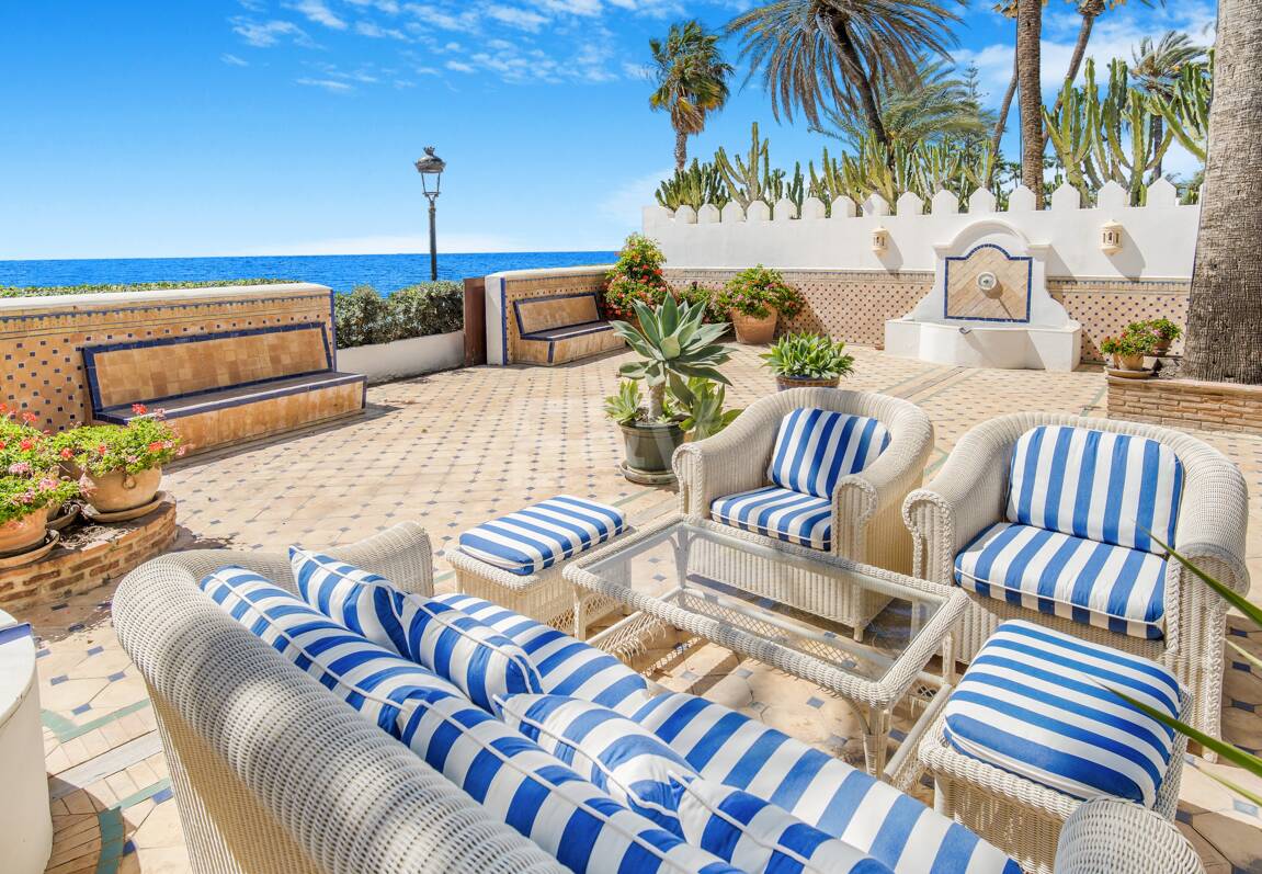 Atemberaubende Strandvilla in der besten Lage von Oasis Club