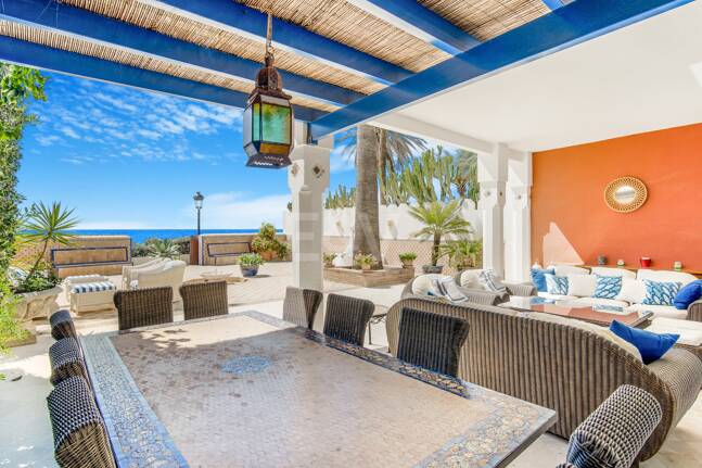 Atemberaubende Strandvilla in der besten Lage von Oasis Club