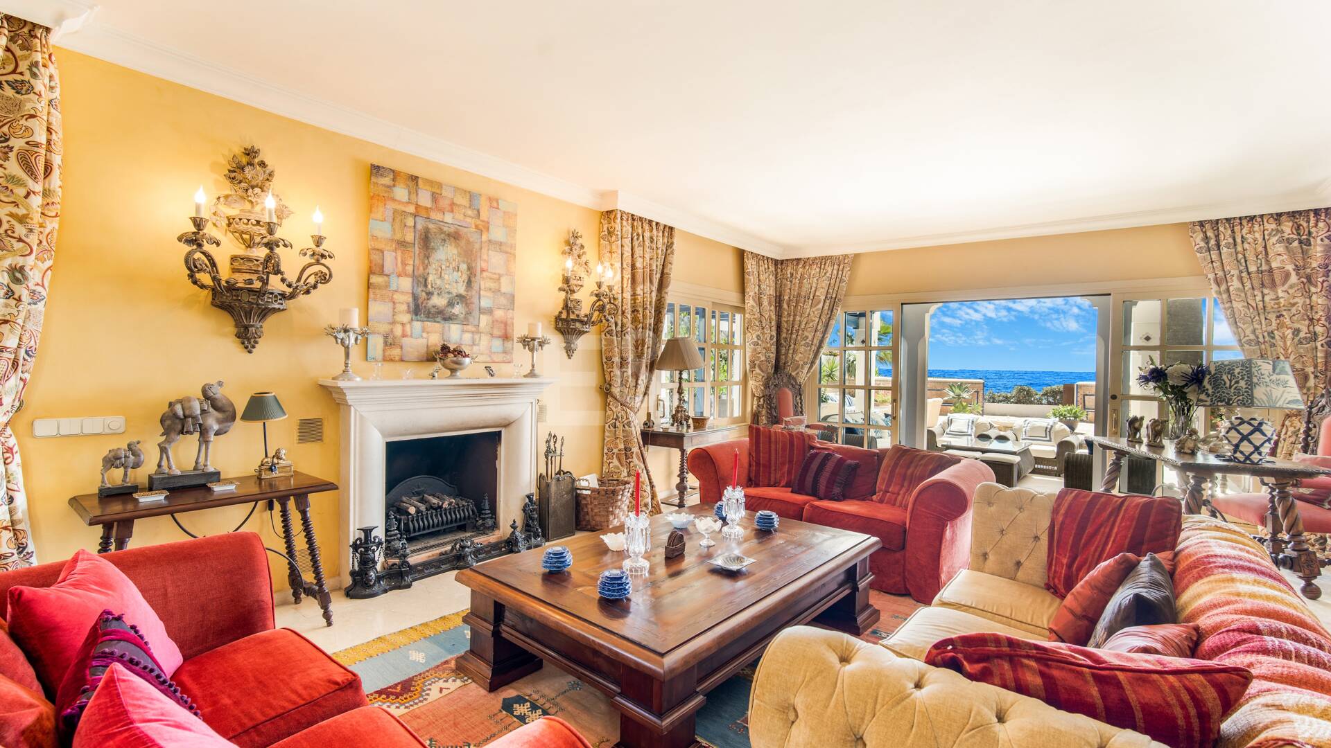 Impresionante Villa en primera línea de playa en la mejor ubicación de Oasis Club