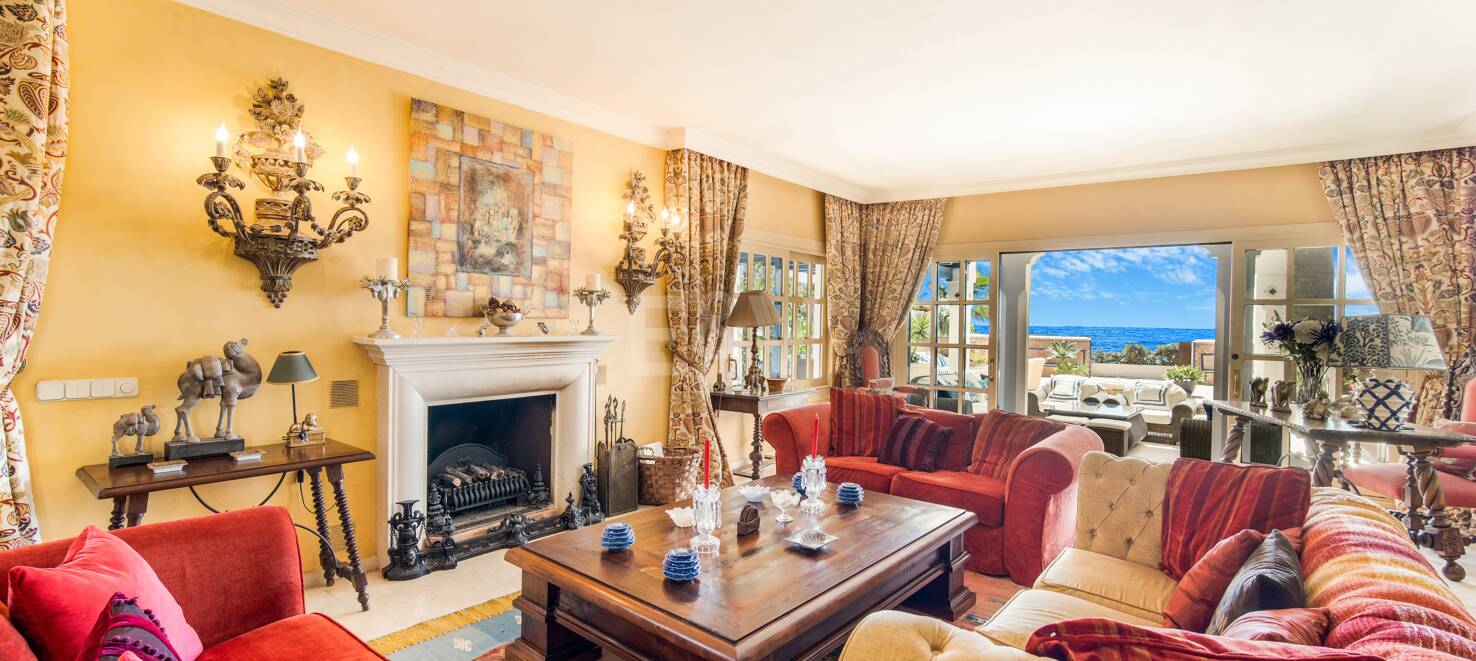 Atemberaubende Strandvilla in der besten Lage von Oasis Club