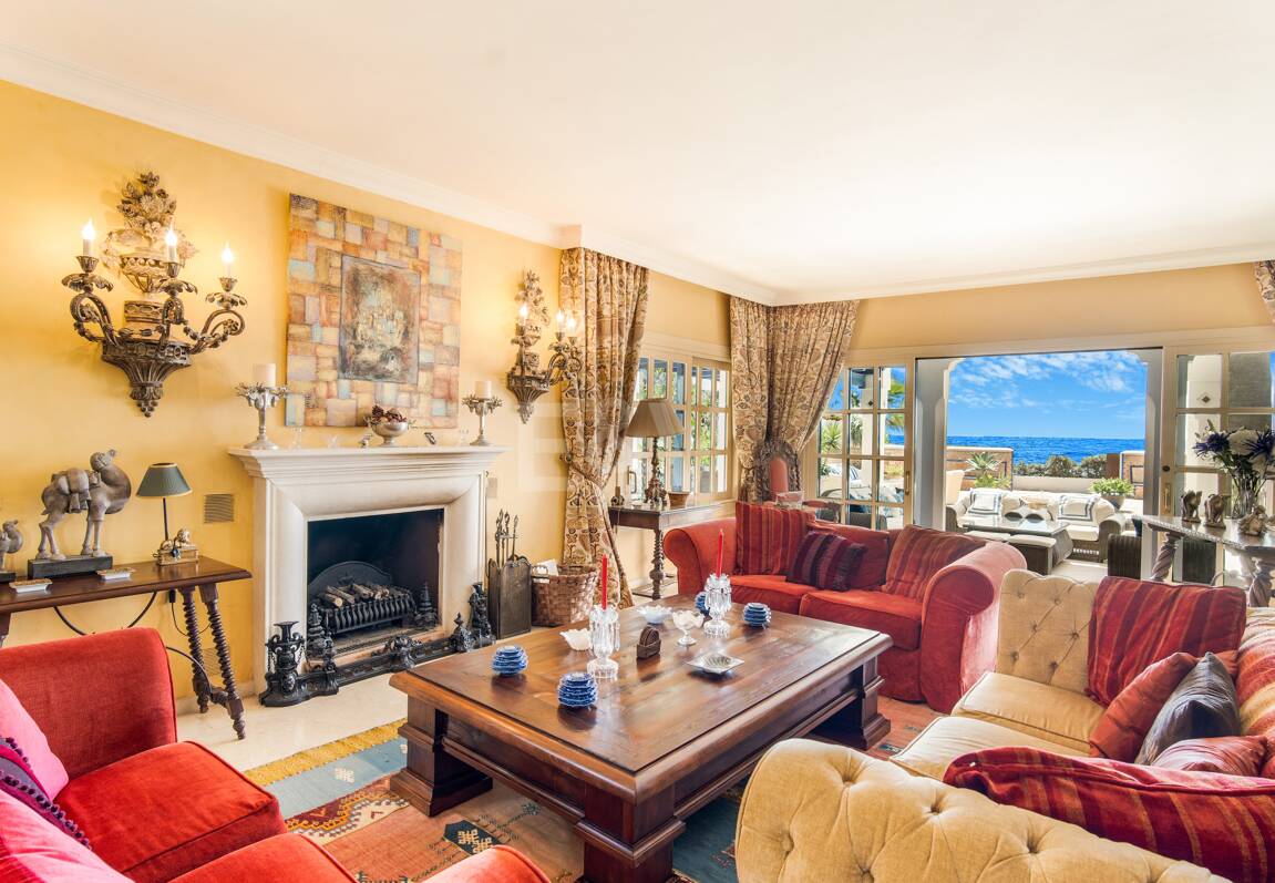 Atemberaubende Strandvilla in der besten Lage von Oasis Club