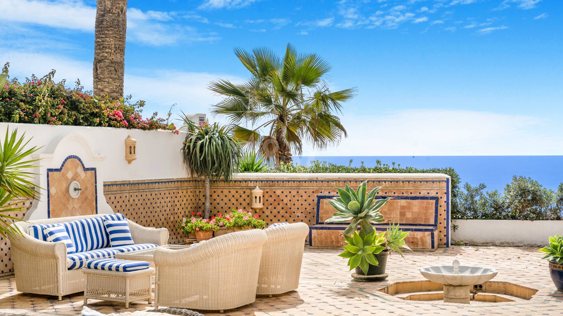 Atemberaubende Strandvilla in der besten Lage von Oasis Club