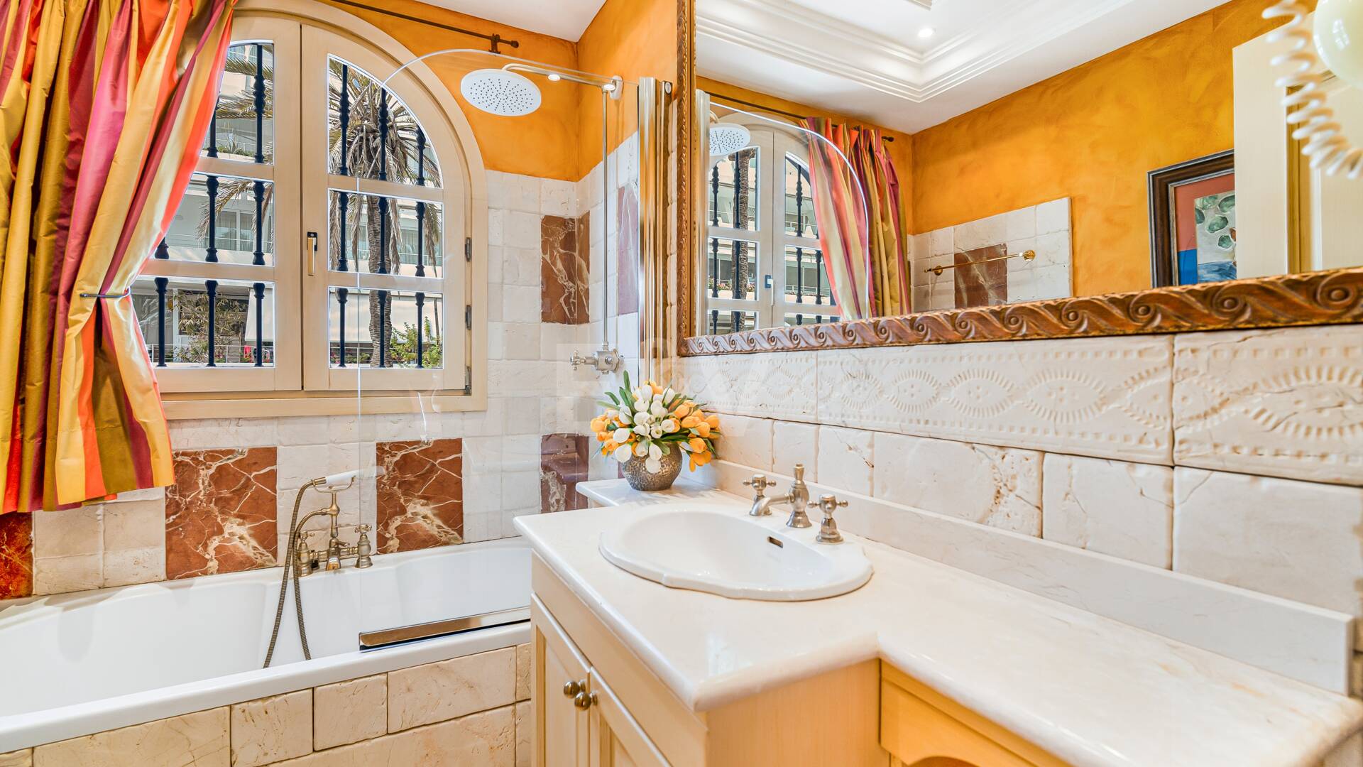 Impresionante Villa en primera línea de playa en la mejor ubicación de Oasis Club