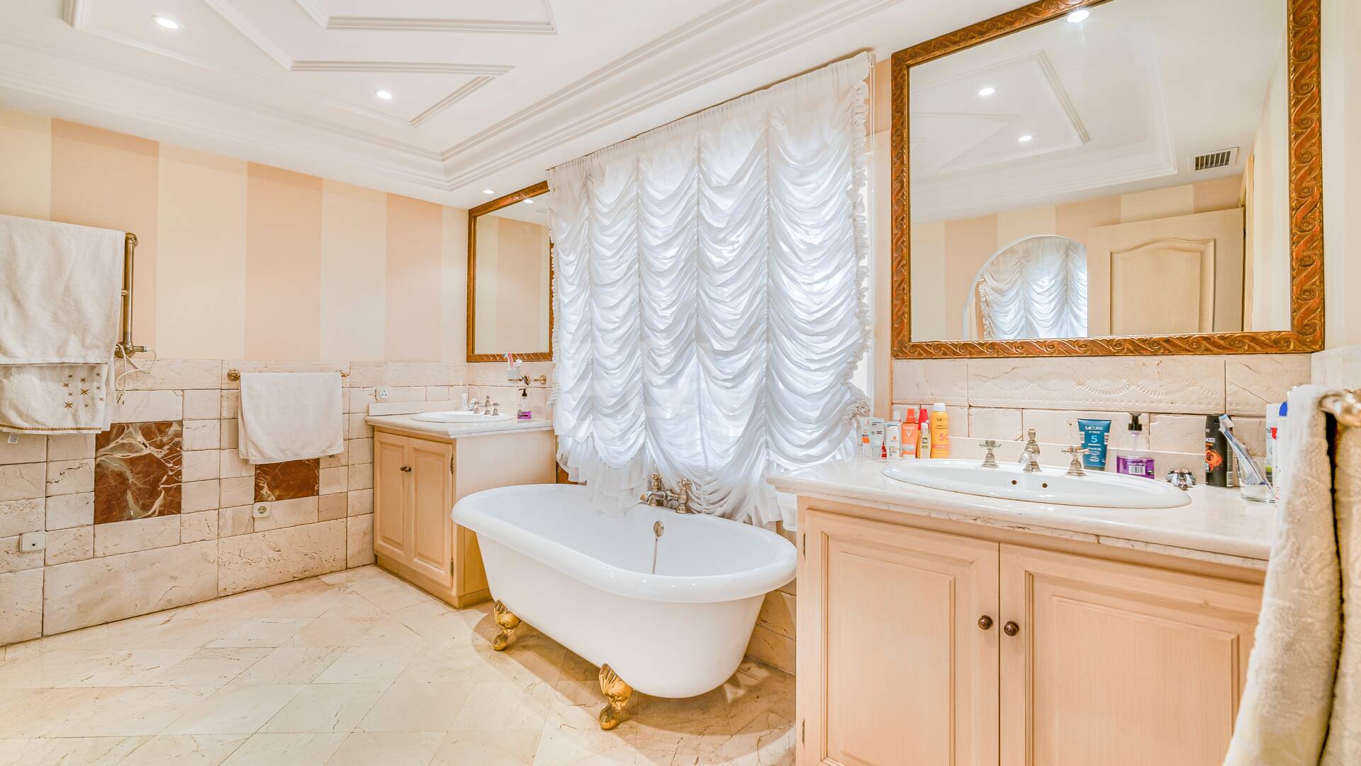 Atemberaubende Strandvilla in der besten Lage von Oasis Club