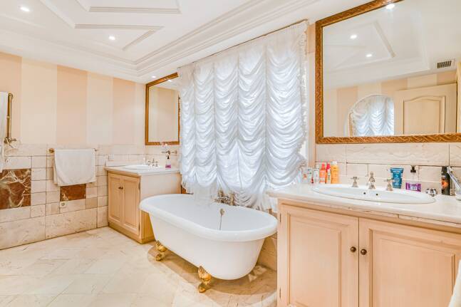 Atemberaubende Strandvilla in der besten Lage von Oasis Club