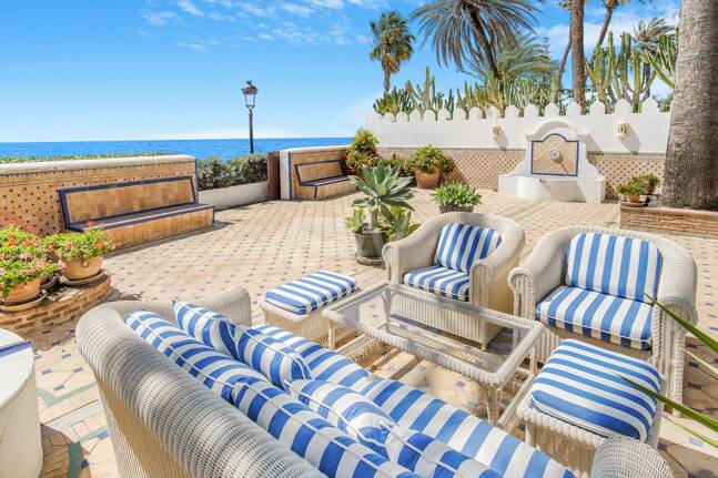 Atemberaubende Strandvilla in der besten Lage von Oasis Club