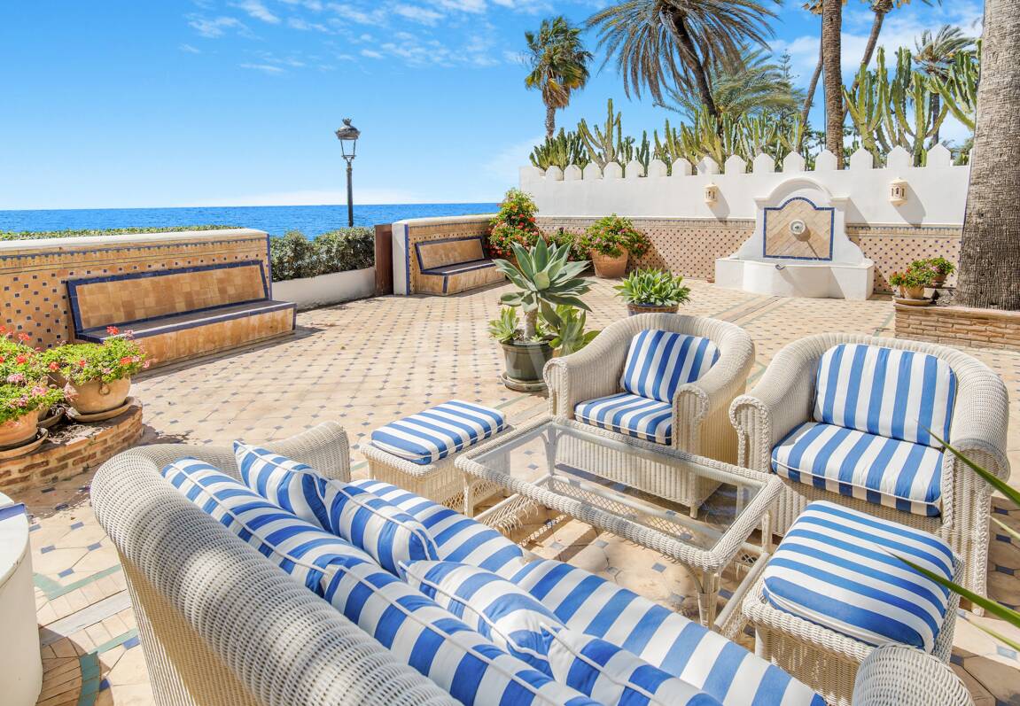 Atemberaubende Strandvilla in der besten Lage von Oasis Club