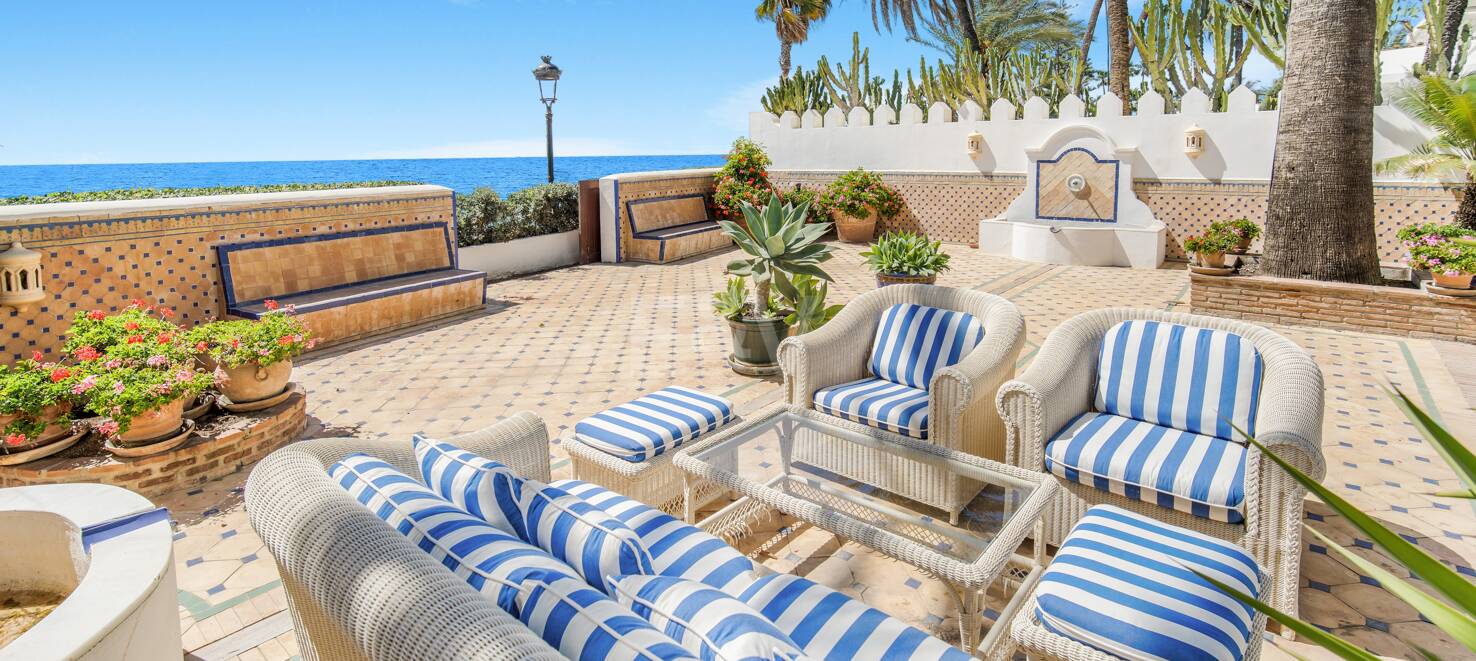 Atemberaubende Strandvilla in der besten Lage von Oasis Club