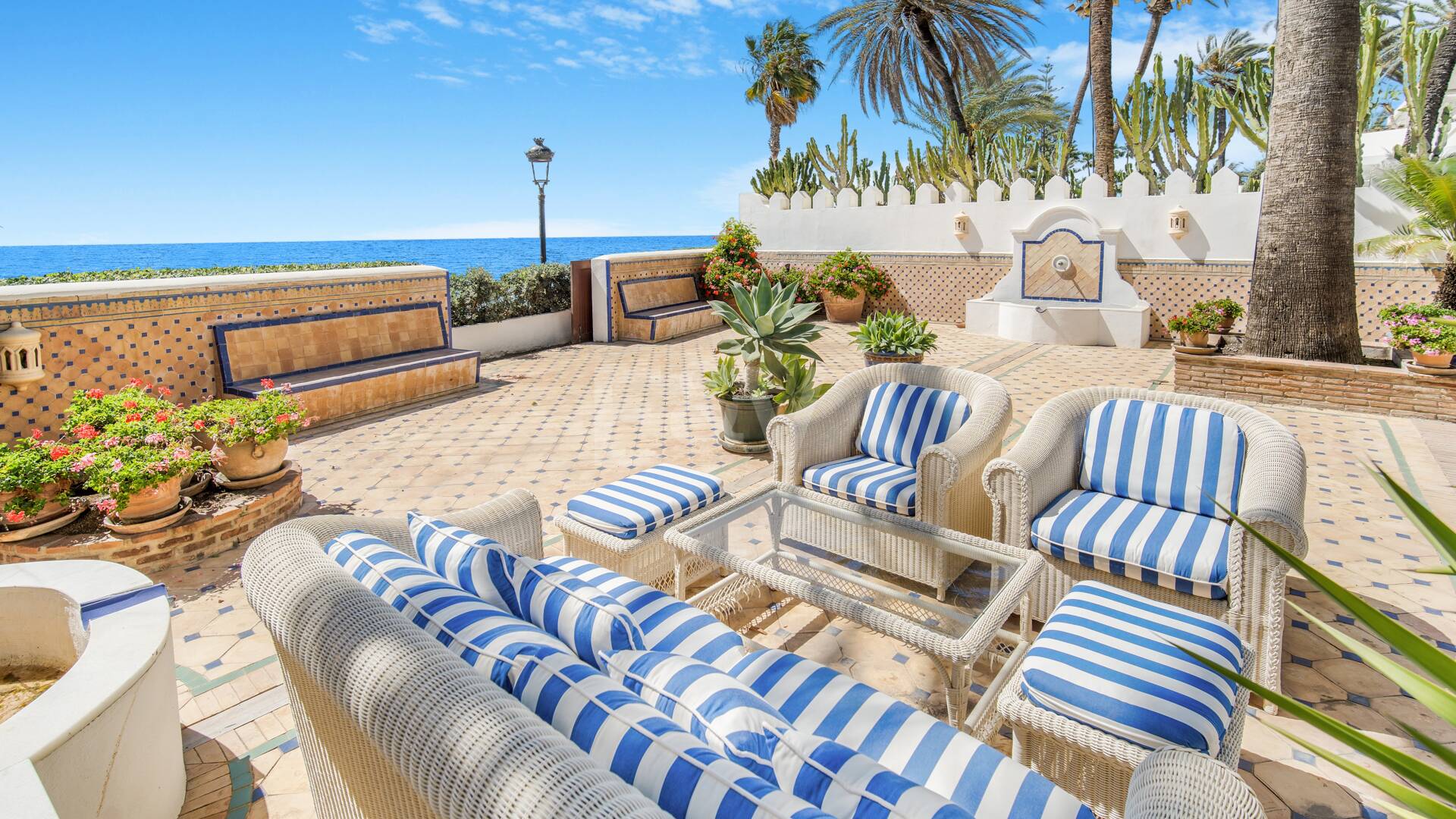 Atemberaubende Strandvilla in der besten Lage von Oasis Club