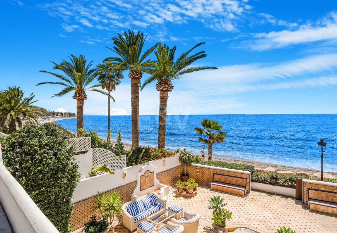 Atemberaubende Strandvilla in der besten Lage von Oasis Club