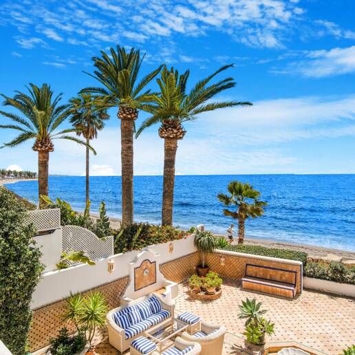Atemberaubende Strandvilla in der besten Lage von Oasis Club