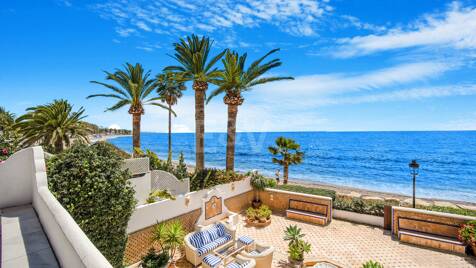 Impresionante Villa en primera línea de playa en la mejor ubicación de Oasis Club