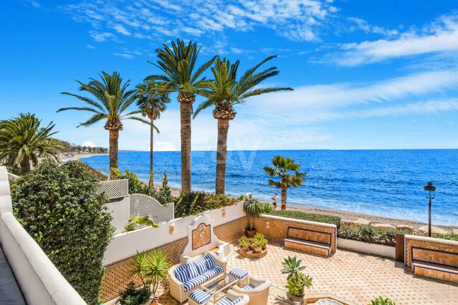 Atemberaubende Strandvilla in der besten Lage von Oasis Club