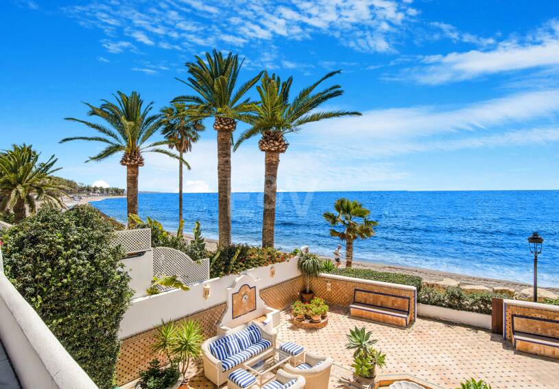 Atemberaubende Strandvilla in der besten Lage von Oasis Club