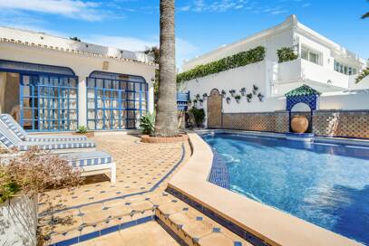 Atemberaubende Strandvilla in der besten Lage von Oasis Club