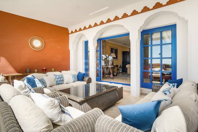 Atemberaubende Strandvilla in der besten Lage von Oasis Club